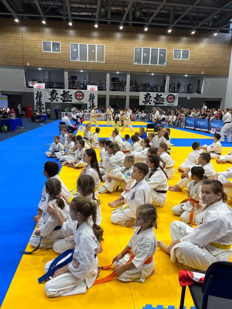 Каратисти з Кривого Рогу здобули численні нагороди на Чемпіонаті України