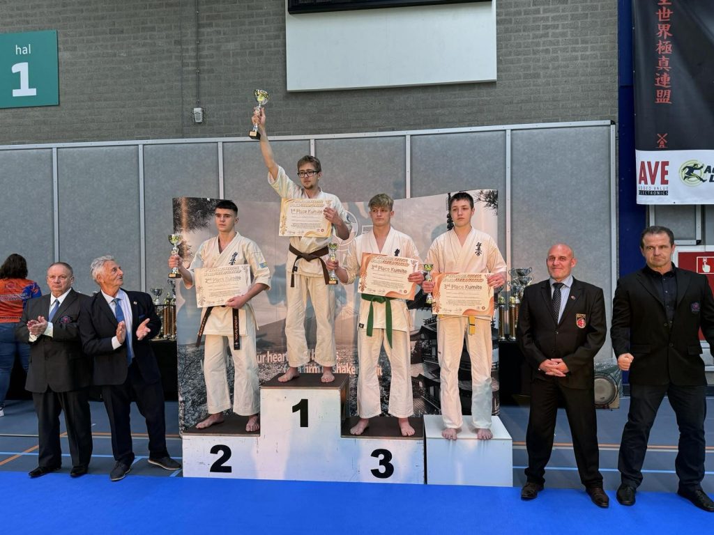 Збірна України з кіокушин карате здобула 14 медалей на чемпіонаті світу