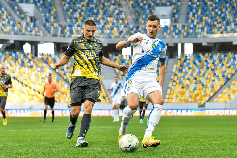 “Динамо” – “Рух”: матч УПЛ розпочнеться на дві години раніше