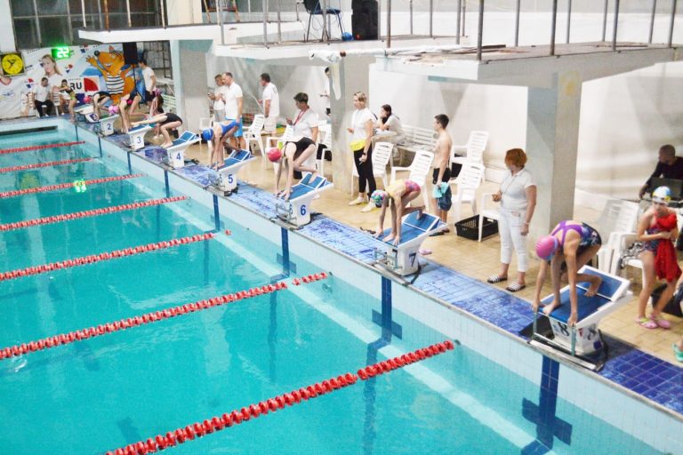 В Каменском состоялся всеукраинский турнир по плаванию Swim shark