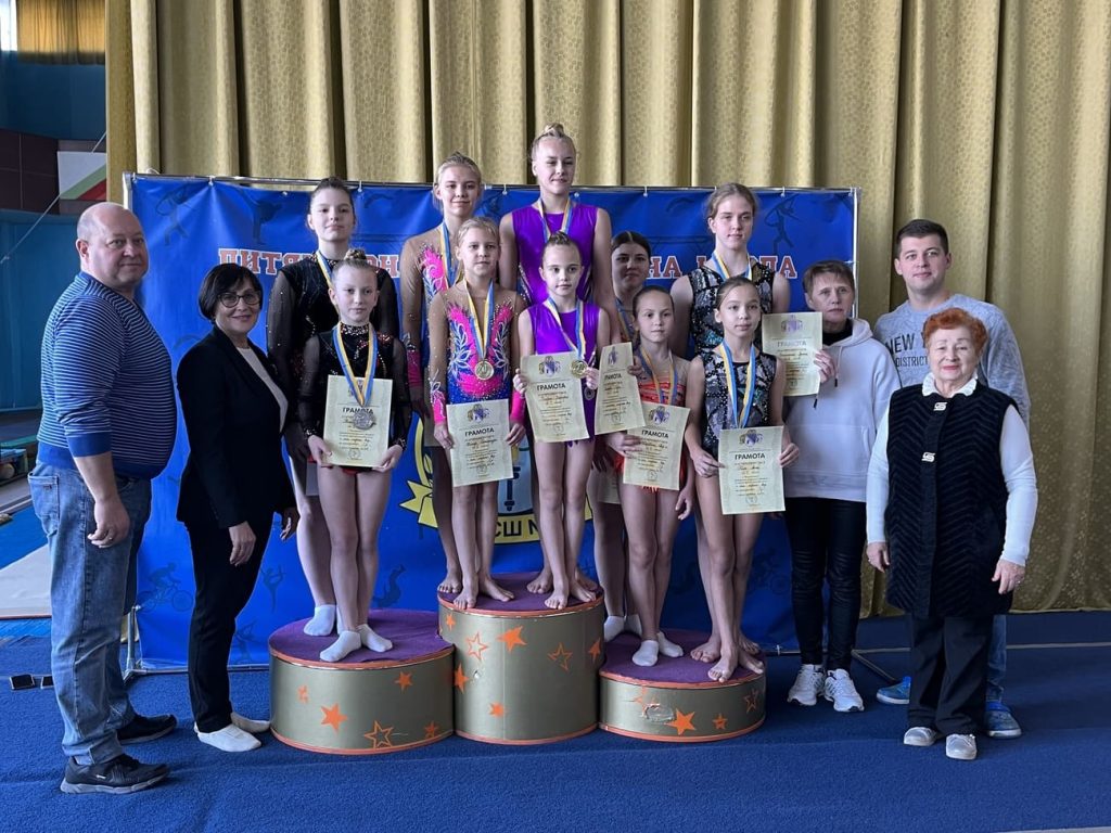 В Каменском провели областной чемпионат по спортивной акробатике