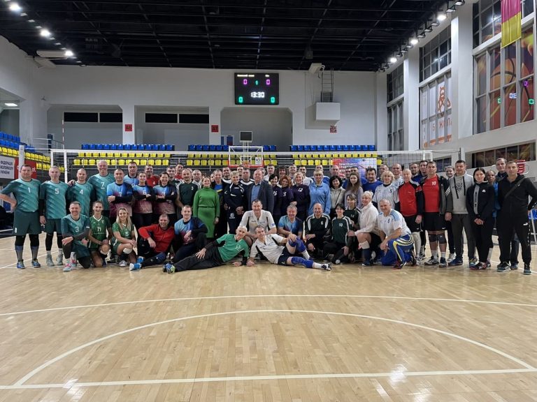 В Каменском стартовал Кубок по волейболу, посвященный памяти Валерия Зезюлина