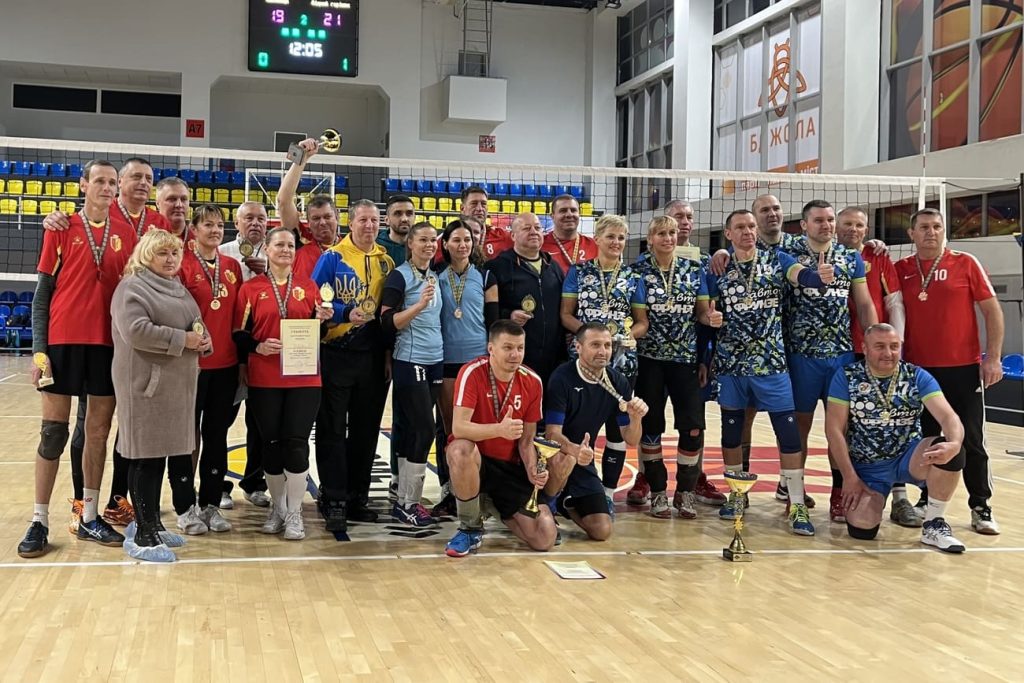 В Каменском определились победители XIII Кубка мастера спорта Валерия Зезюлина по волейболу
