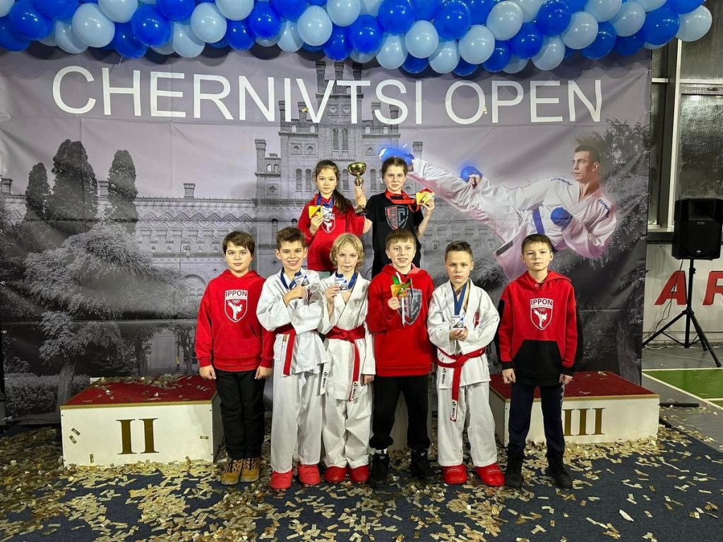 Дніпровські каратисти вибороли 11 нагород турніру у Чернівцях