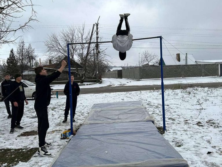 В Карнауховке появилась новая спортивная площадка