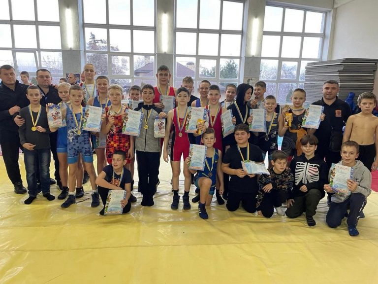 Греко-римляни Кам’янського вибороли 15 нагород відкритої першості Верхньодніпровська