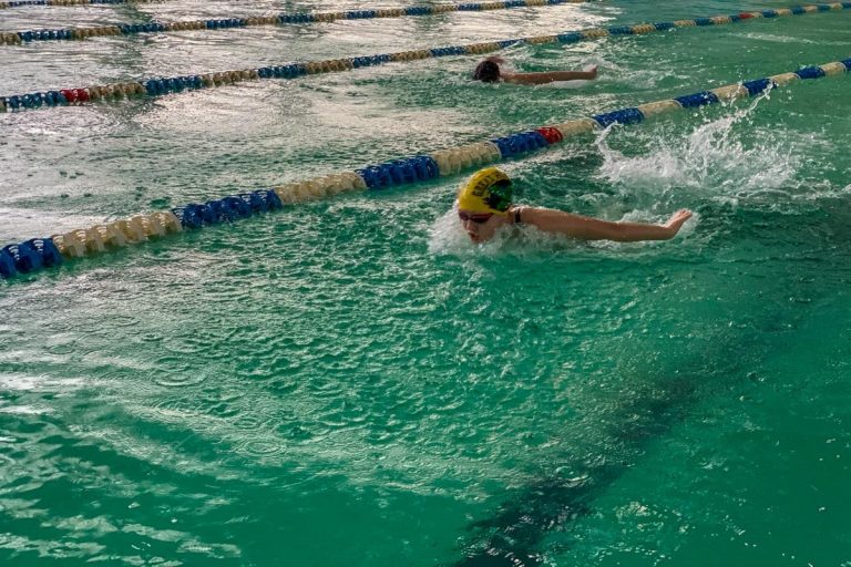 Каменское принимает Открытый Рождественский Кубок SWIM SHARKS по плаванию