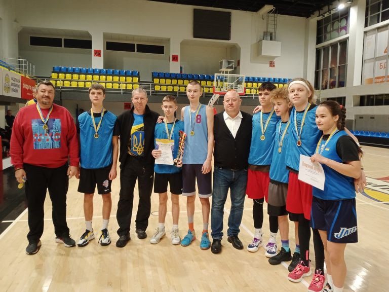 “Лівий берег” Кам’янського – володар “Кубку Миколая” з баскетболу