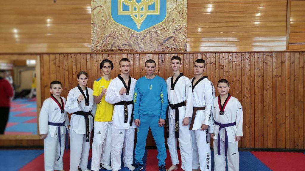 Тхэквондисты Каменского прошли учебно-тренировочный сбор