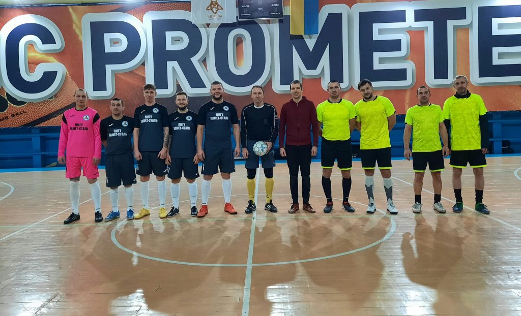 В Каменском стартовали матчи второго круга чемпионата города по футзалу