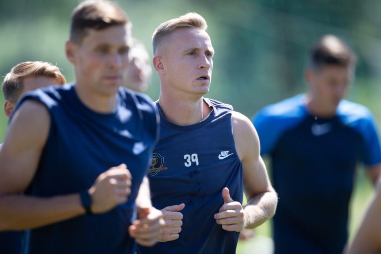 “Дніпро-1” програв “Штурму” на зборі у Туреччині