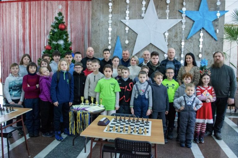 У Кам’янському стартував шаховий турнір “Снігова Королева”