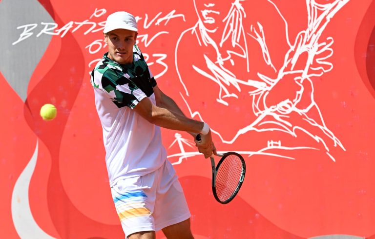Виталий Сачко проиграл на старте турнира ATP 250 в Гонконге