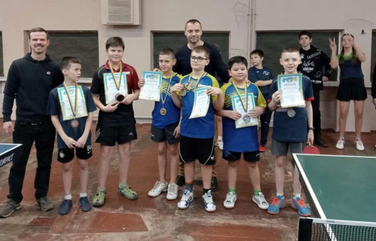 Каменские теннисисты соревновались на чемпионате области