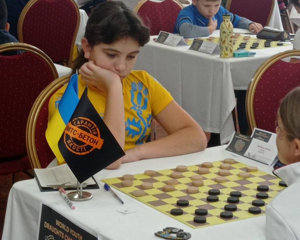 Вихованка кам’янської ДЮСШ №3 Мирослава Бердник виборола “золото” обласного чемпіонату з шашок
