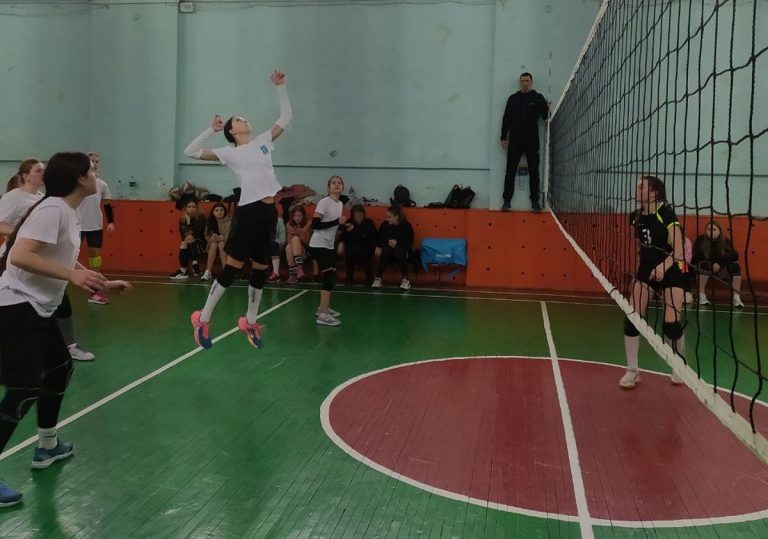 У Кам’янському визначилися переможці міського етапу з волейболу в рамках проєкту “Пліч-о-пліч всеукраїнські шкільні ліги”