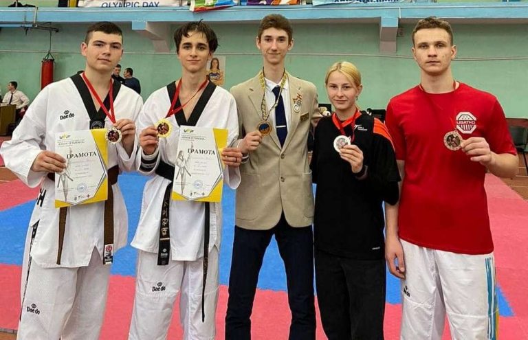 Воспитанники каменской ДЮСШ №4 покоряли всеукраинские соревнования по тхэквондо
