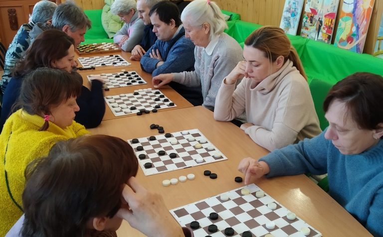 Спортсмени кам’янського “Інваспорту” змагалися на чемпіонаті міста з шашок