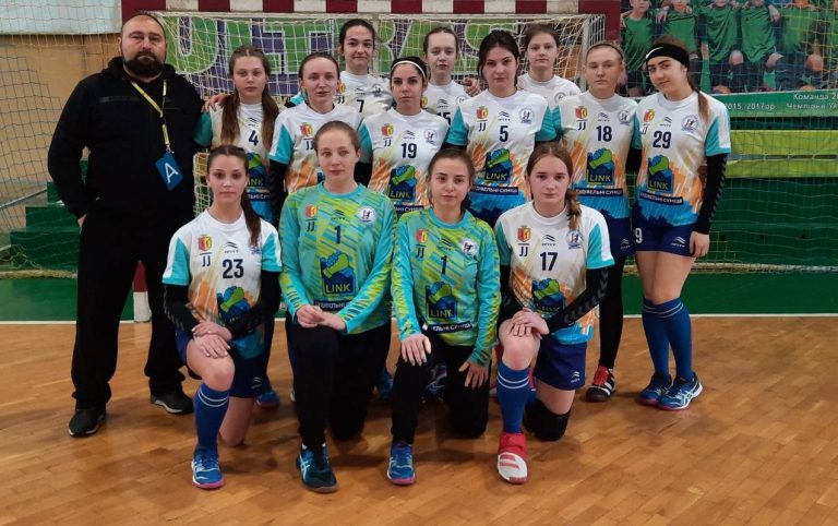 Каменские гандболистки продолжают борьбу за Кубок Украины