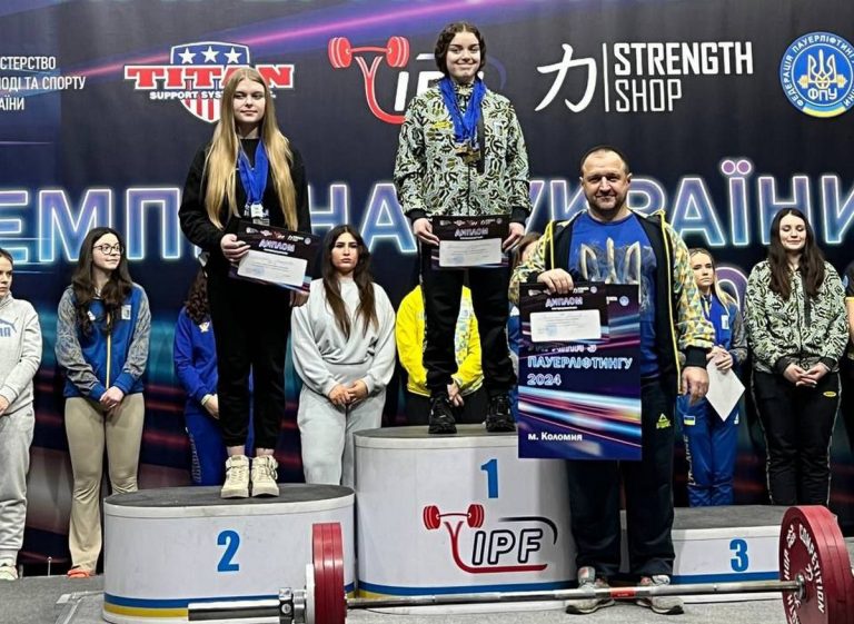 Воспитанницы каменской ДЮСШ №2 удачно выступили на чемпионате Украины по классическому жиму лежа