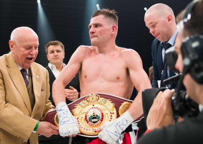 Стали відомі дата та місце бою Берінчика за титул WBO у легкій вазі