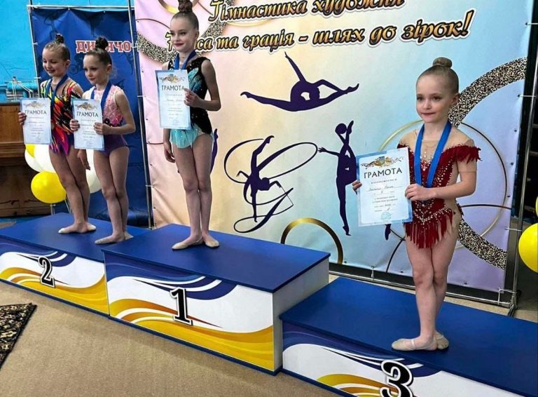 Воспитанницы каменской ДЮСШ №5 завоевали 13 наград чемпионата города по художественной гимнастике