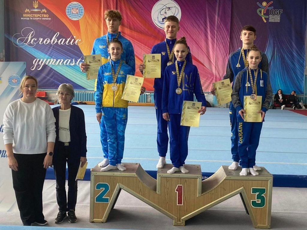 Каменские акробаты стали призерами чемпионата Украины в Виннице