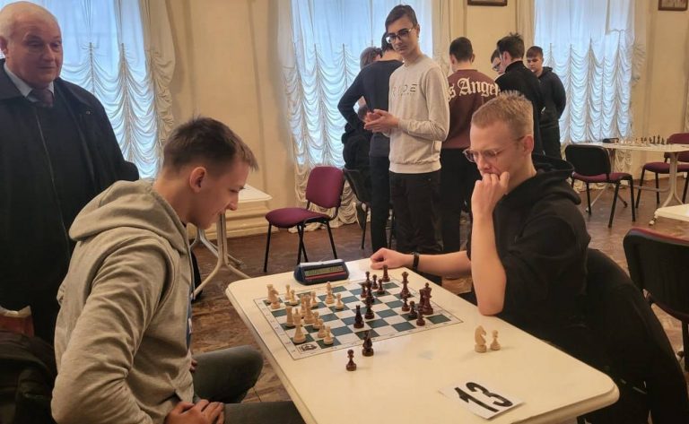 Кам’янські студенти та викладачі випробували свої сили на Студентській лізі з шахів