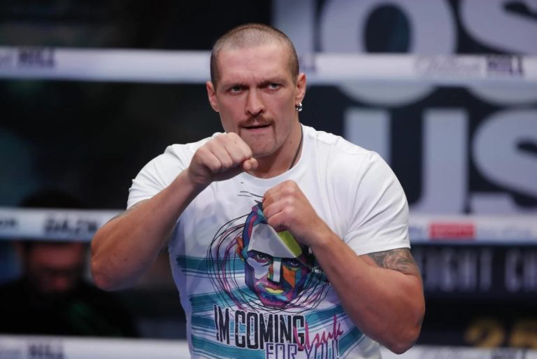 Олександр Усик очолив рейтинг найкращих супертяжів світу