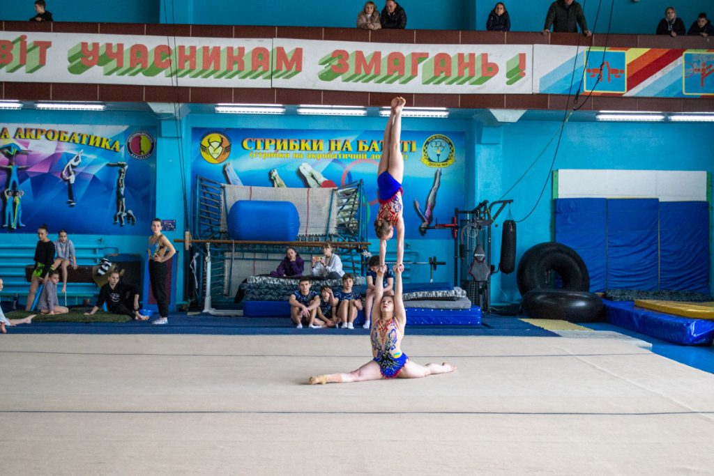 В Каменском прошел областной чемпионат по спортивной акробатике
