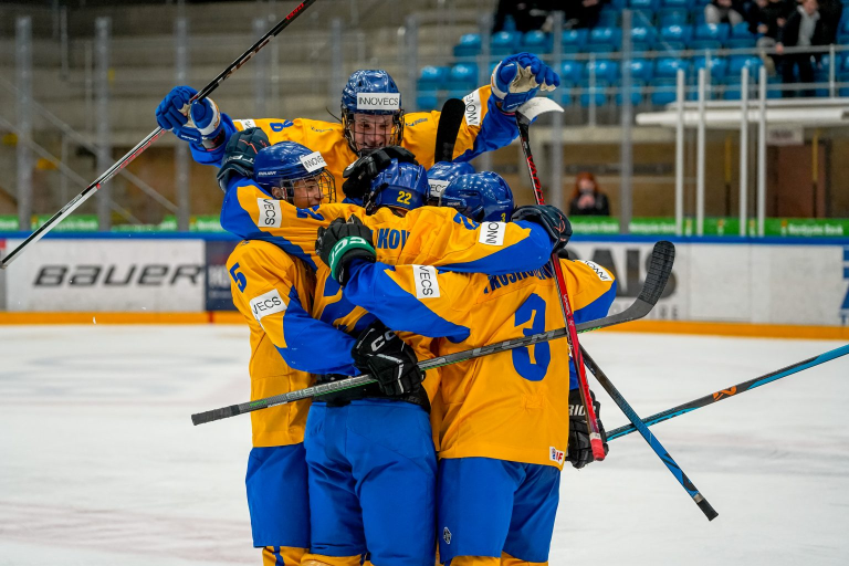 Збірна України U-18 з хокею здолала Данію у напруженому матчі ЧС