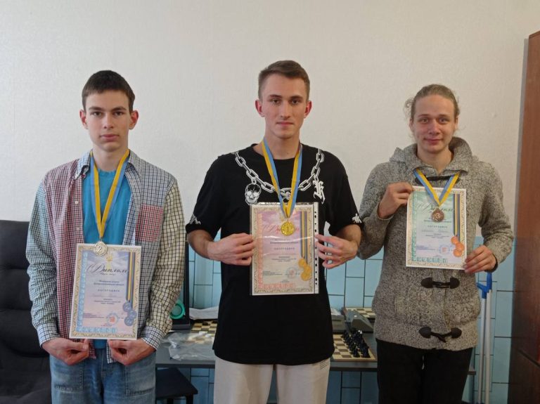 Кам’янчанин Іван Суров став срібним призером обласного чемпіонату з шашок-100