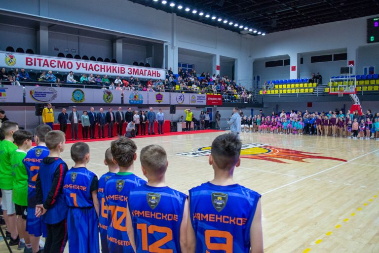 До Всесвітнього дня спорту: у Кам’янському одночасно відкрили змагання з баскетболу та черліденгу