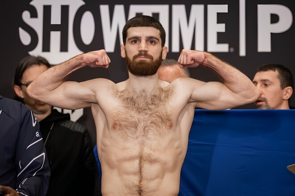 Чухаджян сразится с Донованом за шанс на титул IBF