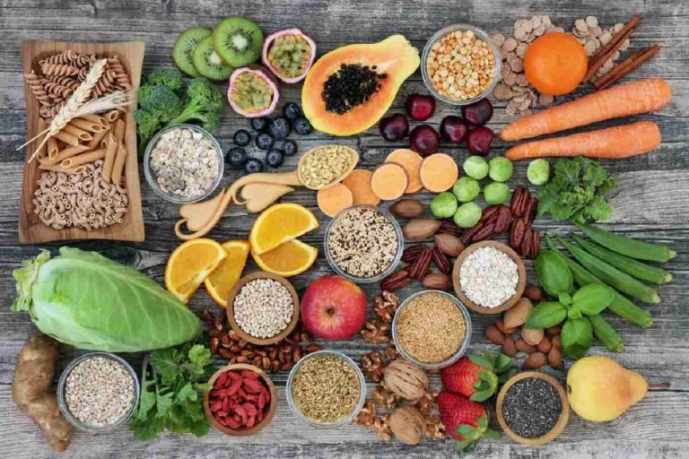 Врач назвал продукты, которые помогут облегчить боль в суставах