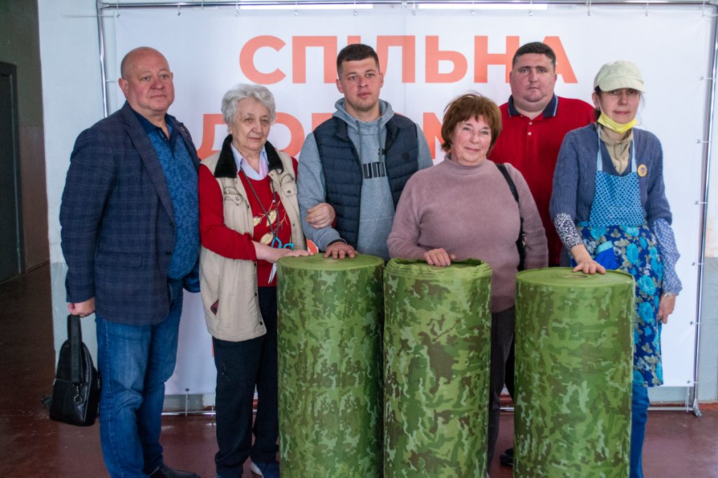 “Жіноча сотня” Кам’янського отримала чергову допомогу від ГО “Бджола”
