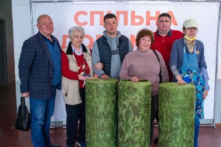 “Жіноча сотня” Кам’янського отримала чергову допомогу від ГО “Бджола”
