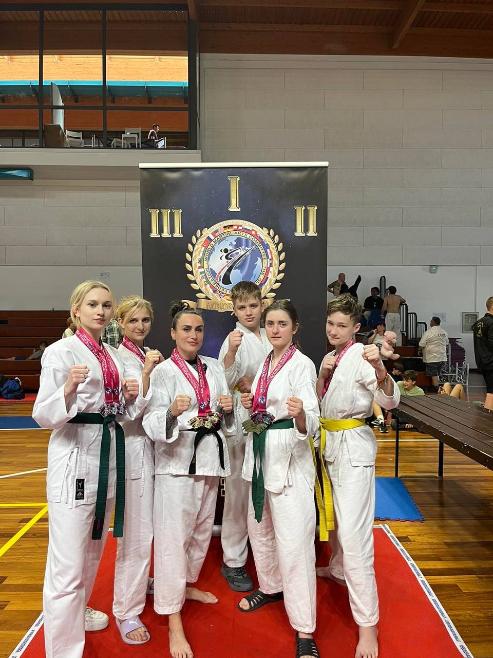 photo 5314732453971222399 y