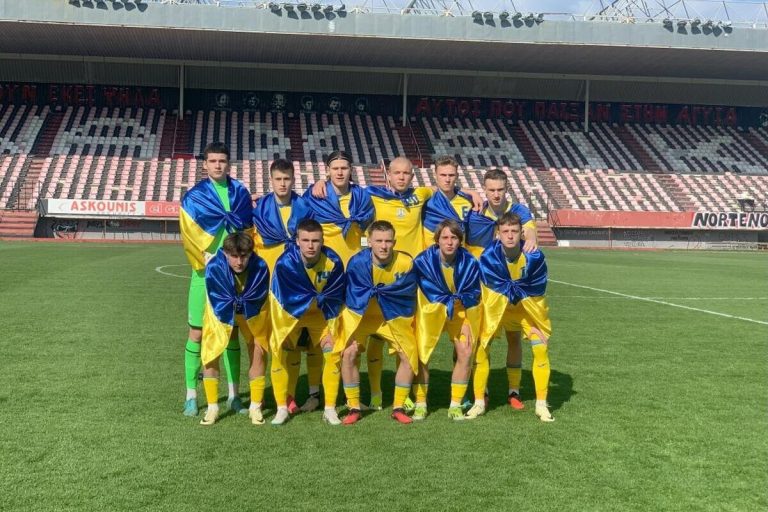 Сборная Украины U-17 проиграла Чехии во втором туре юношеского Евро-2024