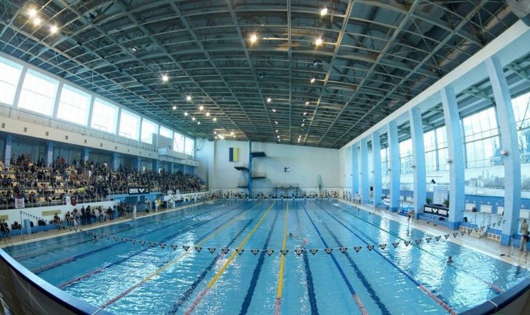 Пловцы Каменского завоевали 8 медалей на чемпионате области