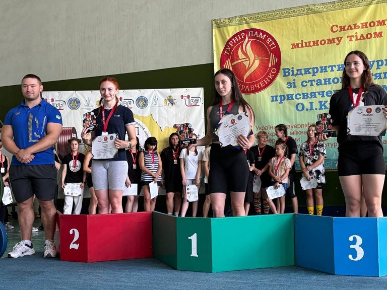 Кам’янські спортсмени стали призерами благодійного турніру зі станової тяги
