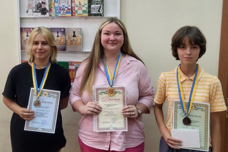 Кам’янчани стали призерами чемпіонату області з шашок