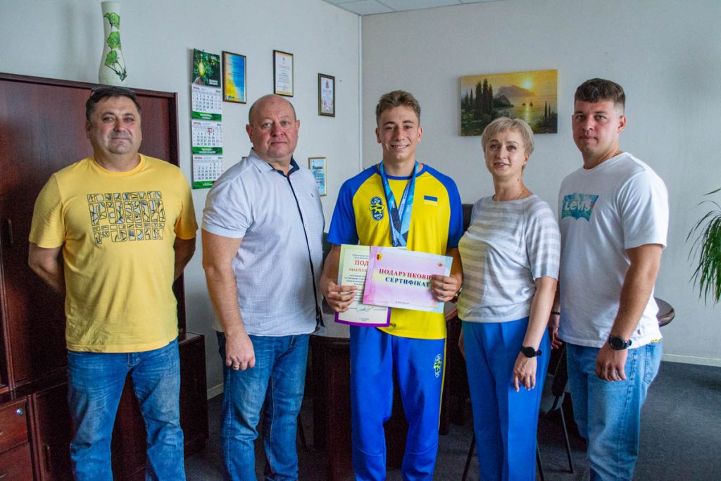 В Каменском поздравили серебряного призера чемпионата мира по гребле на байдарках и каноэ