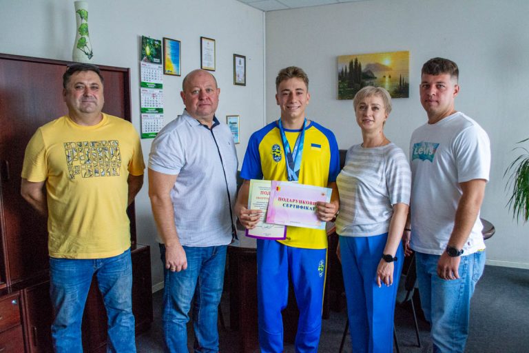 В Каменском поздравили серебряного призера чемпионата мира по гребле на байдарках и каноэ