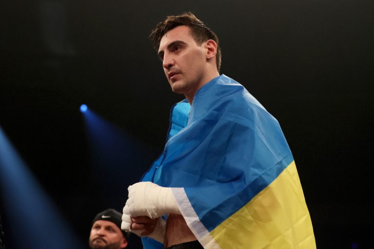 Украинский боксер Александр Захожий получил дату защиты чемпионского титула