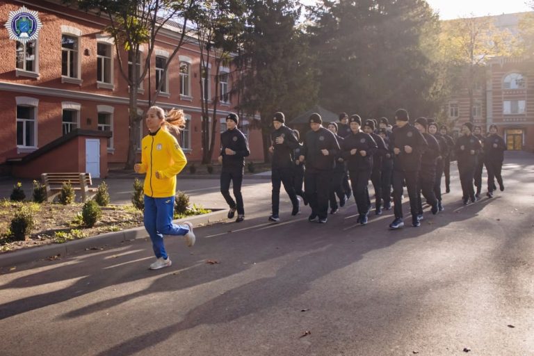 В Днепре паралимпийская чемпионка по легкой атлетике провела занятия для лицеистов