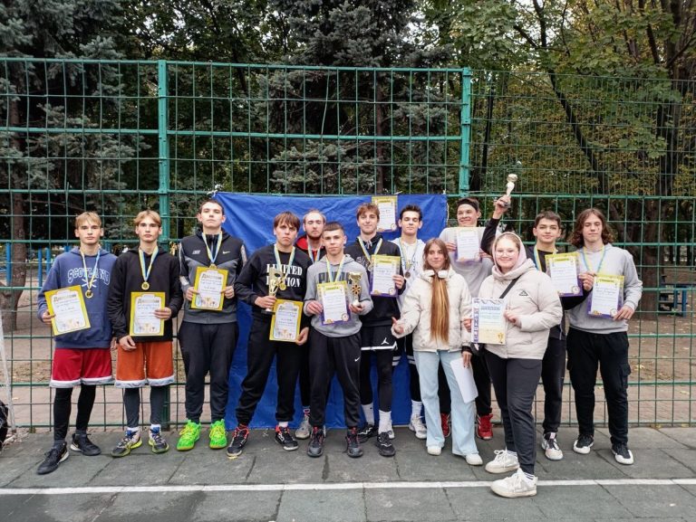 У Кам’янському грали в стрітбол
