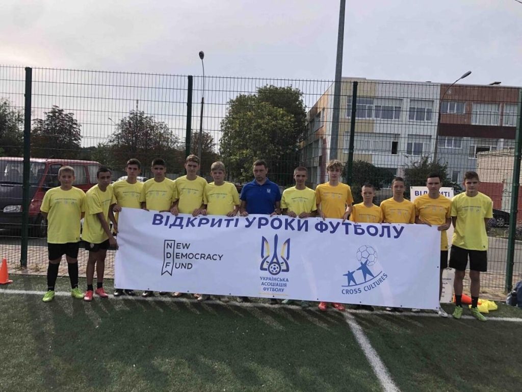 В Синельниково провели детский фестиваль «Открытые уроки футбола»