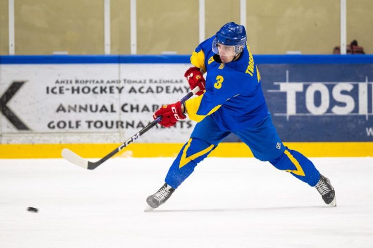 Український хокеїст Володимир Трошкін уклав свій перший професійний контракт