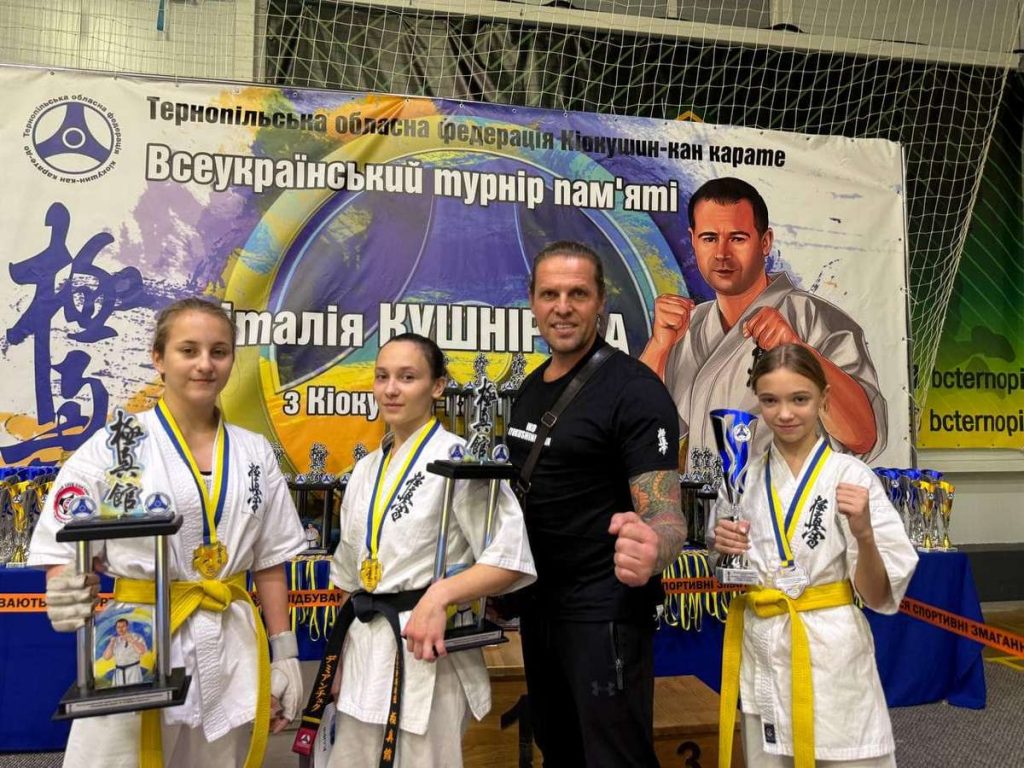 Каменчанки стали призерами всеукраинского турнира по киокушин каратэ